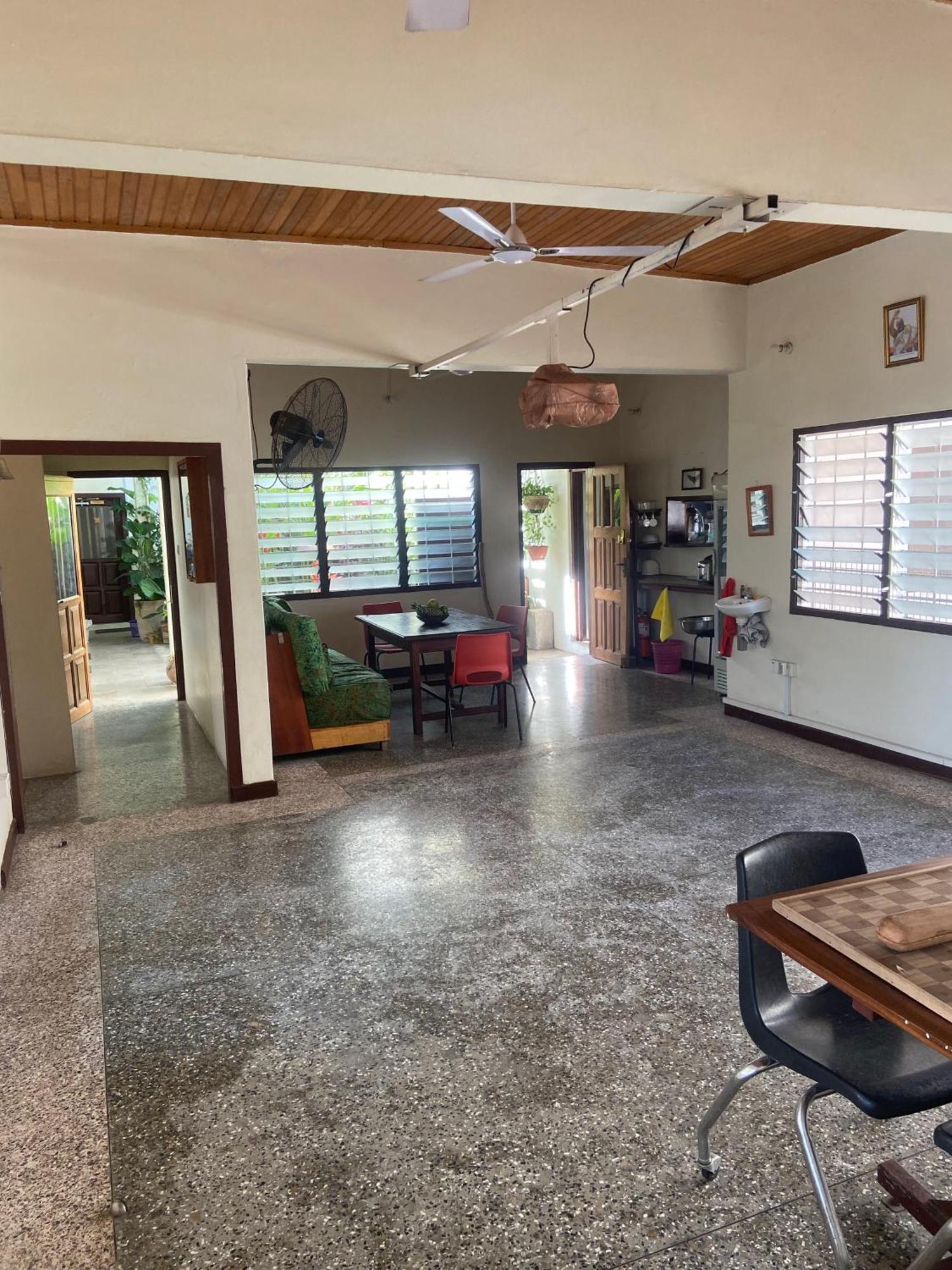 Hechtech House Apartment Accra Luaran gambar